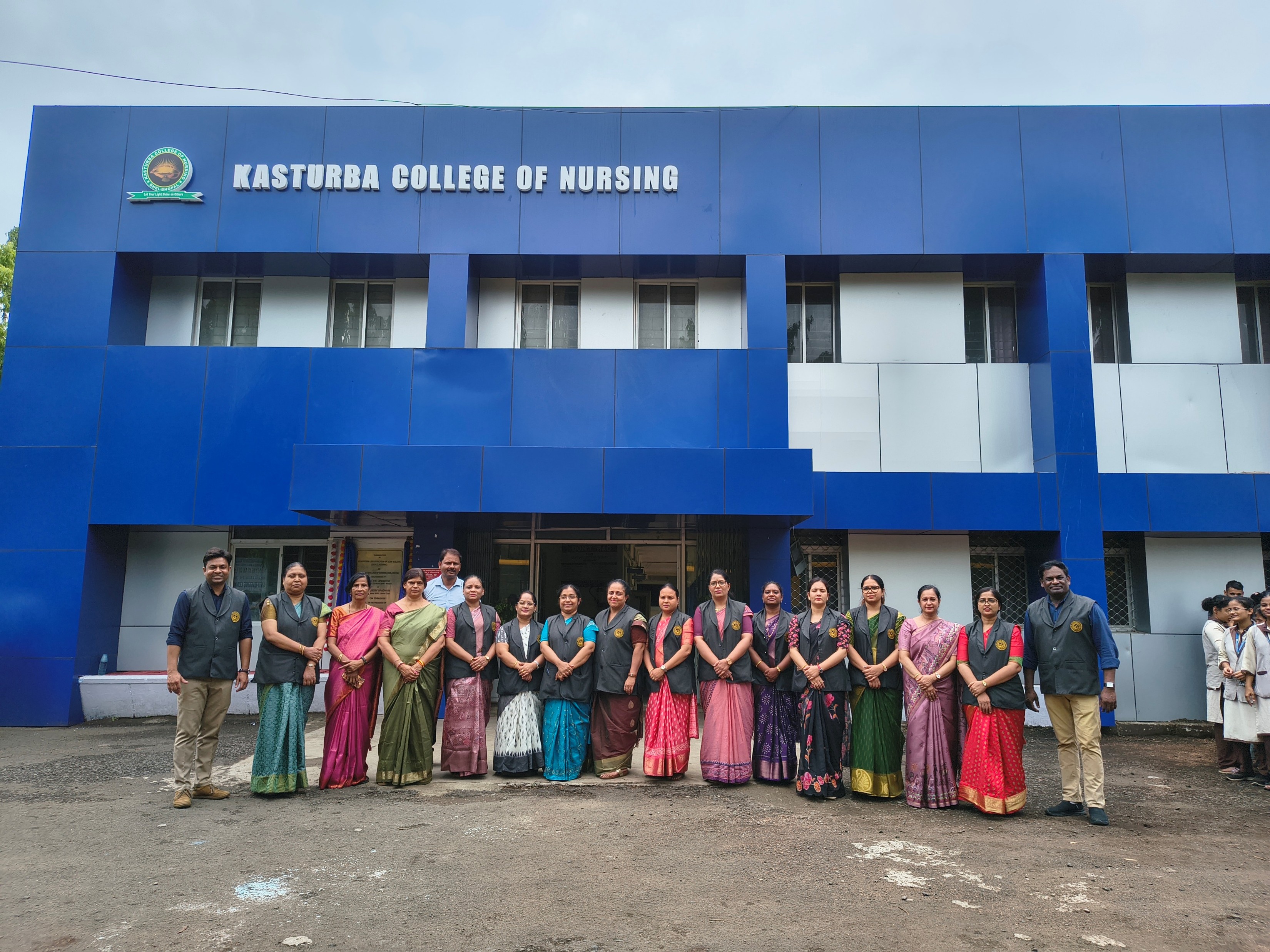 Faculty of Kasturba College of Nursing in front of the college building